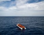 绍国伟说，他从古巴坐船偷渡来美国，中途差点葬身大海（示意图）。 (ANDREAS SOLARO/AFP/Getty Images)