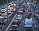 德国高速公路也要开始收费了。近日德国交通部长与欧盟专员达成一致，给德国收费制打开了绿灯。据悉，这项法案最早明年大选后才开始实施。（Sean Gallup/Getty Images）