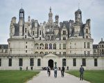 A picture taken on May 17, 2016 shows a Google Tracker Man walking around the Chambord Castle and taking panoramic pictures for the Google map and Google Street in Chambord.
Internet Giant Google extends its virtual territory after signing partnerships with 18 castles of the Loire which can now be virtually visited, besides 1000 museums and cultural institutions. / AFP / GUILLAUME SOUVANT        (Photo credit should read GUILLAUME SOUVANT/AFP/Getty Images)