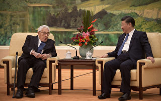 习近平12月2日告诉前美国国务卿基辛格，在美国总统大选之后，北京希望跟美国发展稳定而持久的关系。(Nicolas Asouri - Pool / Getty Images)