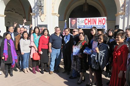 美中艺术家联合会12月29日为廖钦和竞选连任助势，呼吁华裔把神圣的一票投给廖钦和。（袁玫/大纪元）