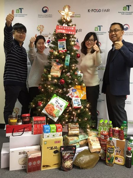 韓國農水產食品流通公社紐約分社(aT)慶祝韓國農水產食品對美出口突破10億美元。 (aT提供)