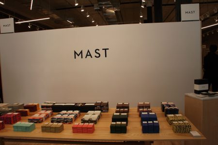 宣揚遵循「bean to bar」的理念,即「從豆到巧克力」的手工製作工序的「MAST」巧克力。