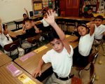 西语裔移民学生在英语学习课堂上。 (Mario Villafuerte/Getty Images)