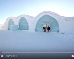 自2016年起，瑞典「冰旅館」採用太陽能板提供的電力來維持低溫，以保冰塊終年不化，故可全年開放。圖為往年的「冰旅館」外觀。（視頻擷圖）