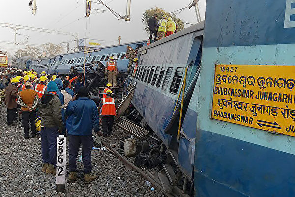 印度東部兩火車相撞 至少120死850傷