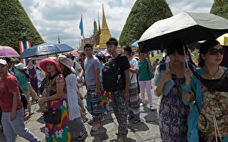 大量中国游客涌入 东南亚国家“爱恨交加”