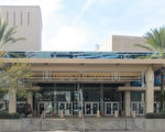 1月4日晚，神韻北美藝術團在美國佛羅里達州傑克遜維爾的時代聯合表演藝術中心的演出完美落幕。（麥蕾／大紀元）