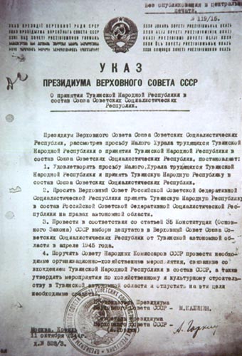 1944年10月，蘇聯官方將唐努烏梁海編入俄羅斯的命令。（維基百科公有領域）
