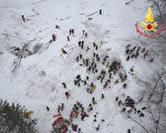意大利18日雪崩掩埋酒店，至今发现10人生还。(Handout/Vigili del Fuoco/AFP/Getty Images)