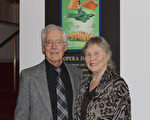 Don Parker先生和太太在1月22日来甘迺迪中心观看神韵 （萧恩/大纪元）