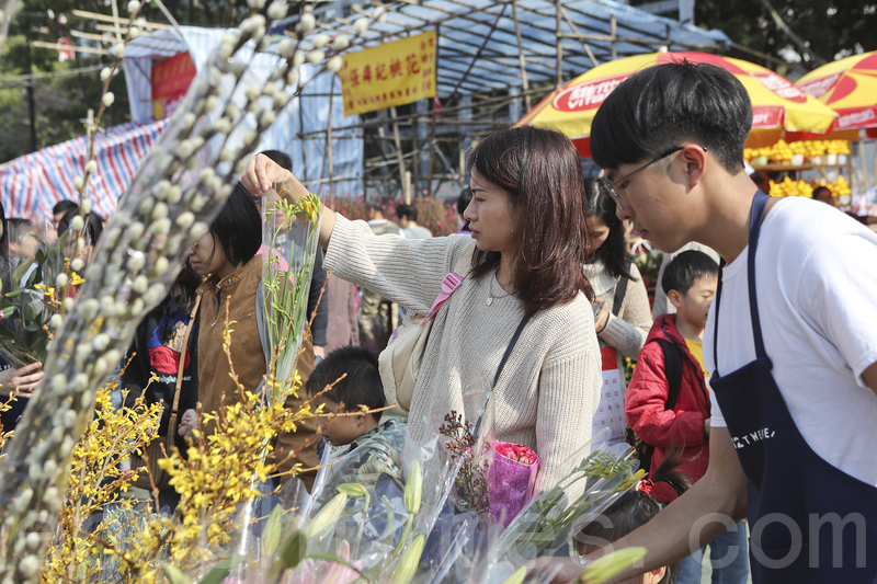 组图 迎新年香港维园年宵花市现人潮 中国新年 大纪元