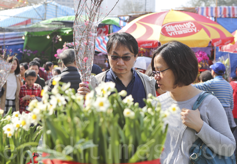 组图 迎新年香港维园年宵花市现人潮 中国新年 大纪元