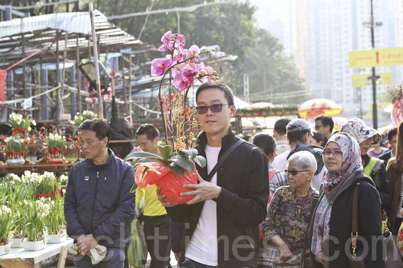 组图 迎新年香港维园年宵花市现人潮 中国新年 大纪元