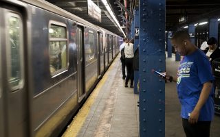 纽约市地铁站内通手机信号 1月9日全面覆盖