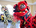 維州利斯堡角購物中心慶祝中國新年活動上的舞獅表演。（蕭桐／大紀元）