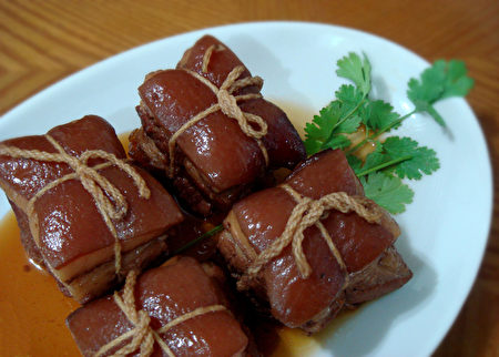 图：东坡肉是一道红烧猪肉，带有酒香、肥而不腻的美味佳肴。（彩霞／大纪元）
