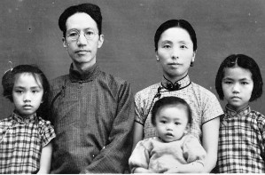 1939年秋，陳寅恪、唐篔夫婦與三個女兒避難香港。（公共領域）