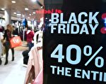 每年的黑色星期五都被認為是商家打折幅度最大的日子，但事實上不同的商品在不同的月份能獲得其獨特的最大折扣。       (FREDERIC J. BROWN/AFP/Getty Images)