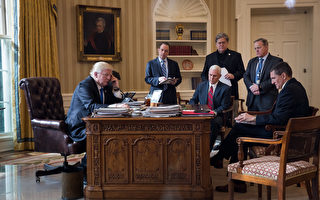 白宫记者协会周二（28日）发表声明说，为了支持川普（特朗普），白宫工作人员将不参加4月29日举行的白宫记者协会晚宴。(Drew Angerer/Getty Images)
