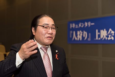 墨田区议员大濑康介表示,中共体制下没有人权可谈,为了赚钱而杀害无辜。看了纪录片更加确认了中共体制下杀人不眨眼的制度,“要制止活摘这样惨烈的犯罪,必须解体中共。”(牛彬/大纪元)