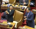 紐約州第65選區華裔紐約州眾議員牛毓琳（左），週三中午在紐約州府宣誓就職。 (奧利弗/大紀元)