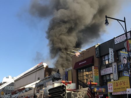 法拉盛地铁口4级大火