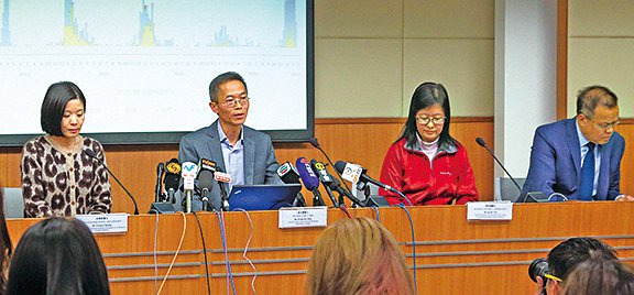 政府多個部門昨日舉行聯合簡報會,指禽流感風險上升,短期內會引入病毒快速測試。(李逸/大紀元)