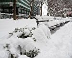 纽约市9日暴风雪来袭，降雪量预计将达六吋至12吋，风速将达35～40哩/小时。