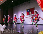 2月11日晚，南湾元宵花灯节上的原住民舞蹈表演。（曹景哲／大纪元）
