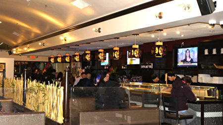 「潮」餐廳的酒吧與壽司製作區。(廖述祥/大紀元)