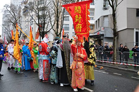 開封府的大員也來了。(金湖/大紀元)