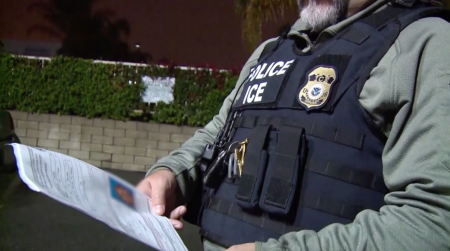 從上週開始，移民與海關執法局（ICE）展開了大規模抓捕非法移民的行動。