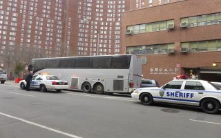 法警再沒收3輛華聯巴士 要12.7萬贖車