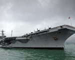 美国海军指挥官22日表示，部署在太平洋的两支美军舰队做好了应对任何冲突的准备，包括南海和朝鲜半岛可能发生的军事冲突。图为美国18日向南海争议海域派遣卡尔•文森号航母（USS Carl Vinson），作为海上常规行动的一部分。(Ed Jones/AFP/Getty Images)