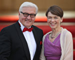 圖為德國新一任總統施泰因邁爾和妻子。(Sean Gallup/Getty Images)