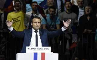 2月4日，法國自成黨派總統候選人馬克隆在里昂舉行造勢會，有1萬8千民眾參與。 (JEAN-PHILIPPE KSIAZEK/AFP/Getty Images)