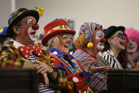 Clowns attend the annual Grimaldi Memorial Service at the All Saints church in east London on February 5, 2017. The service takes place to celebrate the father of modern clowning, Joseph Grimaldi, who died in 1837. / AFP / Daniel LEAL-OLIVAS (Photo credit should read DANIEL LEAL-OLIVAS/AFP/Getty Images)