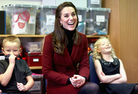 CAERPHILLY, WALES - FEBRUARY 22: Catherine, Duchess of Cambridge sits next to 7 year old Alfie Thomas and 9 year old Emily Davis as she visits Caerphilly Family Intervention Team (FIT) to learn about their work with children with emotional and behavioural difficulties, problems with family relationships and those who have or who are likely to self-harm on February 22, 2017 in Caerphilly, United Kingdom. (Photo by Chris Jackson - WPA Pool/Getty Images)