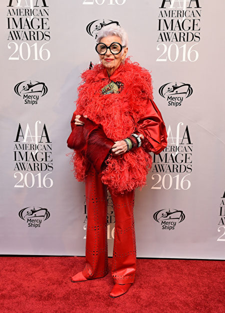 NEW YORK, NY - MAY 24: Iris Apfel attends the American Apparel & Footwear Association's 38th Annual American Image Awards 2016 on May 24, 2016 in New York City. (Photo by Ilya S. Savenok/Getty Images for American Apparel & Footwear Association (AAFA))