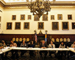 1月24日，费城市长肯尼（中）参加了第一届多元文化媒体圆桌会议。（图由费城市长办公室Samantha Madera提供）