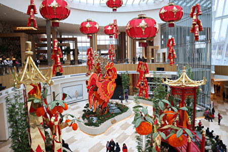 美高梅娱乐城的大厅以中国新年为装饰主题。（大纪元／萧桐） 