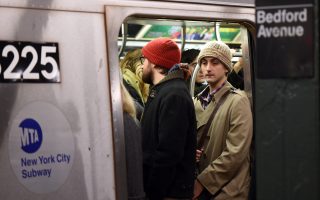 搭地鐵 紐約客最討厭同行人做什麼？