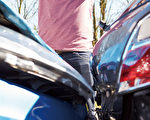 发生车祸后很多人为了省事，而选择“私了”，但却忘记一件最重要的事。（Shutterstock）