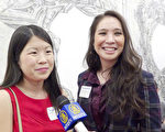 亚裔校友社区共同主席Catherine Rowntree（左）与Francine Di（右）。（新唐人图片）