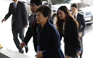 朴槿惠以嫌犯身分接受檢察廳問訊