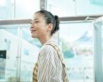 宫泽理惠在《幸福汤屋》中饰演一名生命只剩不到两个月的妈妈，真切动人的演技让她夺下人生第三座日本奥斯卡影后。（天马行空提供）