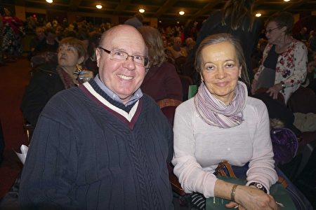 2017年3月5日，财富500强公司之一的Johnson Controls高级工程师Nicholas Ruppert和太太观看了神韵巡回艺术团在威斯康辛州密尔沃基剧院（Milwaukee Theater）的压轴演出。 （唐明镜／大纪元）