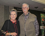 Del O』Rourke先生攜夫人Kay O』Rourke觀看了3月8日晚上神韻在圖森的演出。（麥蕾／大紀元）