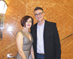 3月11日晚上，Scott Moraine先生和夫人Brenda Moraine 一起前來觀看了神韻國際藝術團在拉斯維加斯的斯密思表演藝術中心的第三場演出。（麥蕾/大紀元）